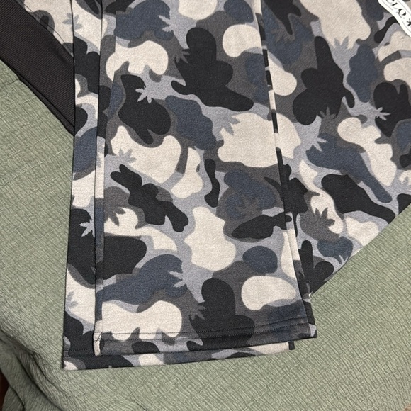 This Is a brand new set Great Material - Picture 4 of 7